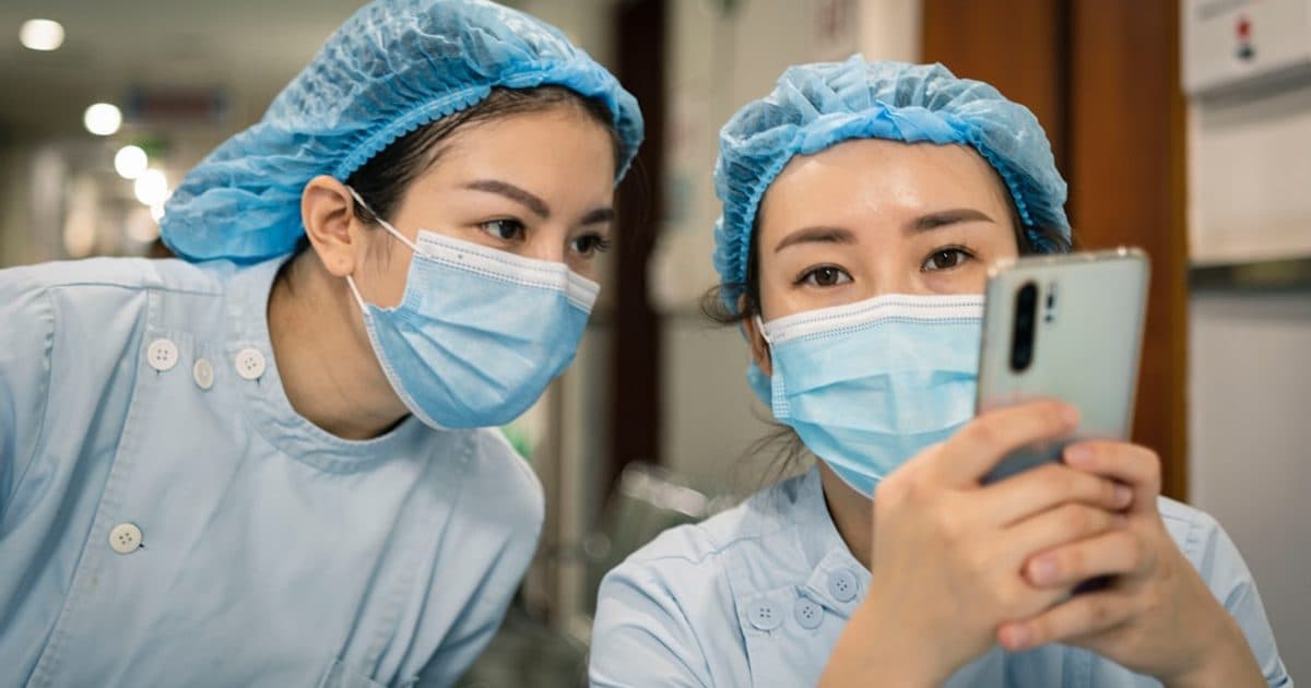 How Smart Travel Nurses Share Credentials With Agencies in 2026